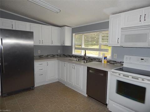 227 Simmons Rd, Pilot Mountain, NC 27041 photo 9