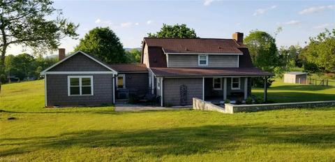 2021 Mountain View Rd, King, NC 27021 photo 1