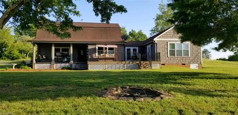 2021 Mountain View Rd, King, NC 27021 photo 3