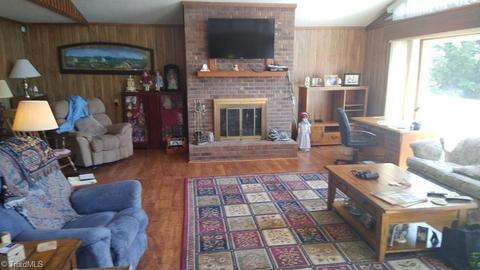 53 Chateau Ln, Fancy Gap, VA 24328 photo 3