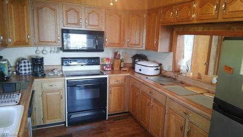 53 Chateau Ln, Fancy Gap, VA 24328 photo 5