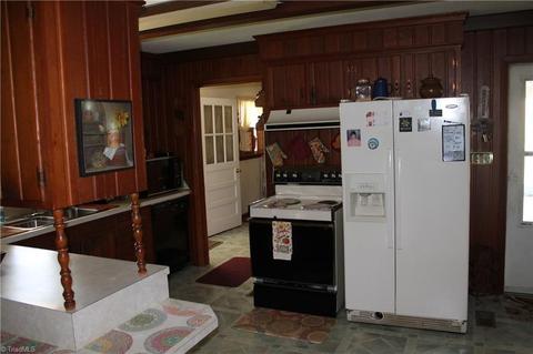 926 Caves Mill Rd, Dobson, NC 27017 photo 4