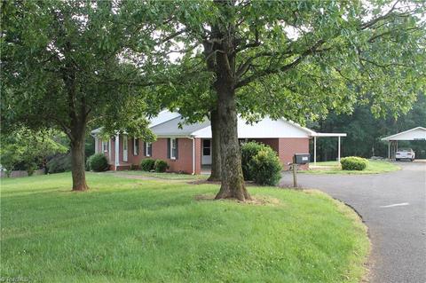 926 Caves Mill Rd, Dobson, NC 27017 photo 2