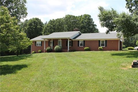 926 Caves Mill Rd, Dobson, NC 27017 photo 1