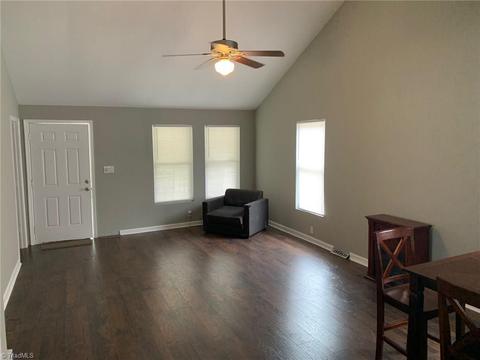 822 Pine Circle Dr, High Point, NC 27265 photo 4