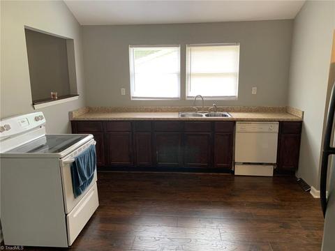 822 Pine Circle Dr, High Point, NC 27265 photo 11