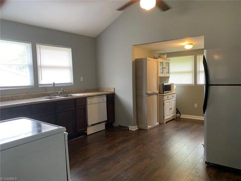 822 Pine Circle Dr, High Point, NC 27265 photo 12