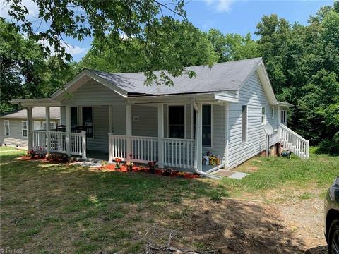 822 Pine Circle Dr, High Point, NC 27265 photo 2