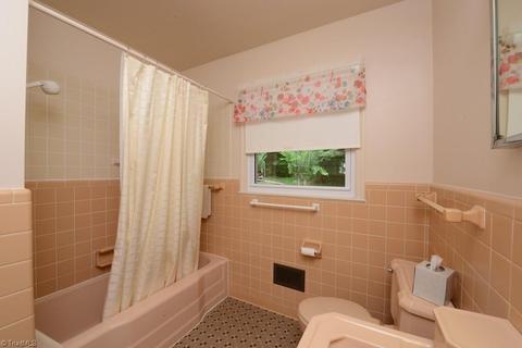 404 Lindale Dr, High Point, NC 27265 photo 4