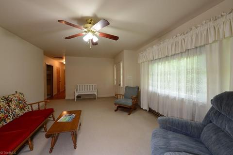 404 Lindale Dr, High Point, NC 27265 photo 14