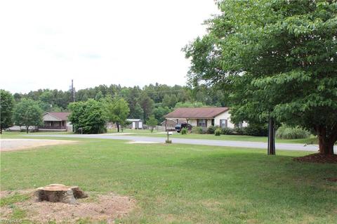 6644 Meadow Dr, Trinity, NC 27370 photo 16