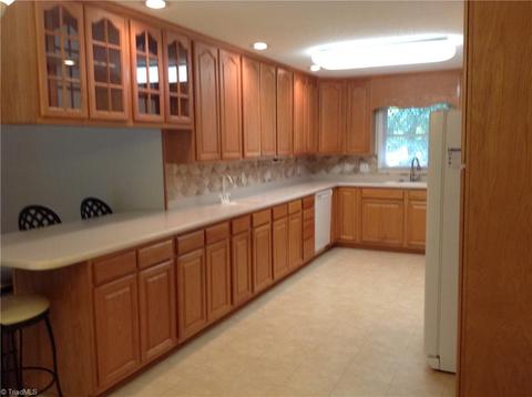 2009 Hunterwoods Dr, High Point, NC 27265 photo 12
