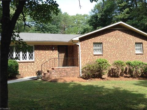 2009 Hunterwoods Dr, High Point, NC 27265 photo 3