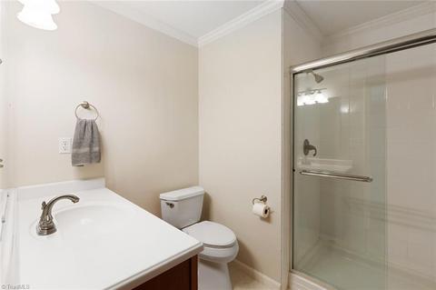 2009 Hunterwoods Dr, High Point, NC 27265 photo 18