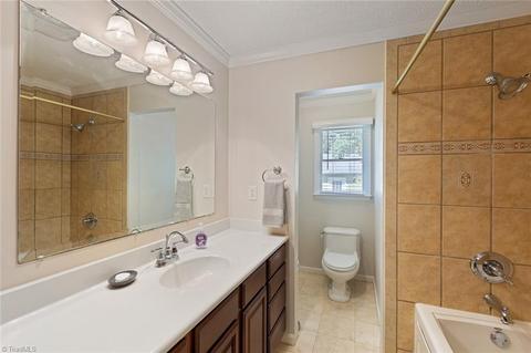 2009 Hunterwoods Dr, High Point, NC 27265 photo 21