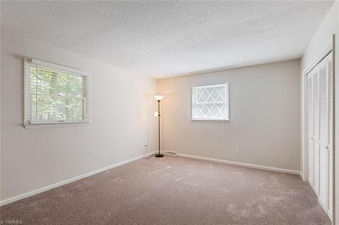 2009 Hunterwoods Dr, High Point, NC 27265 photo 17