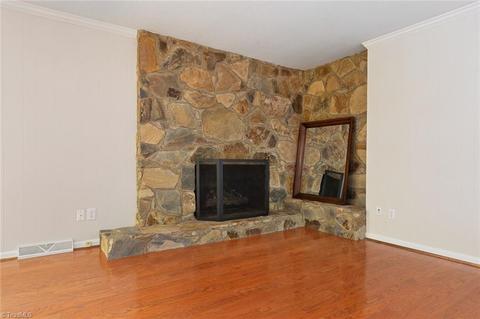 2009 Hunterwoods Dr, High Point, NC 27265 photo 8