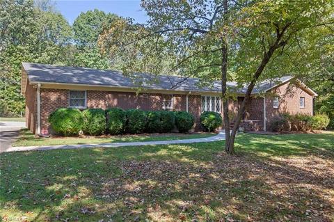 2009 Hunterwoods Dr, High Point, NC 27265 photo 1