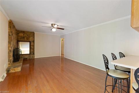 2009 Hunterwoods Dr, High Point, NC 27265 photo 9