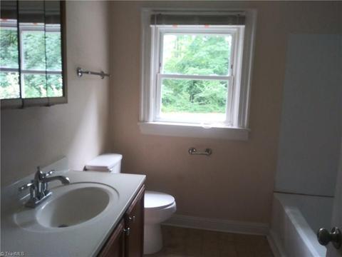 1840 Cedrow Dr, High Point, NC 27260 photo 8