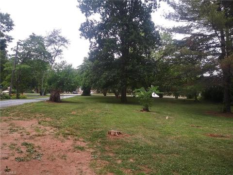 1840 Cedrow Dr, High Point, NC 27260 photo 4