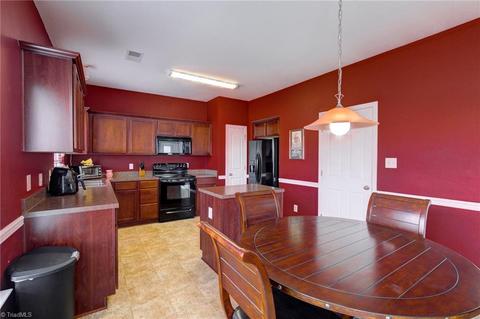 830 Hedgepath Ter, High Point, NC 27265 photo 8