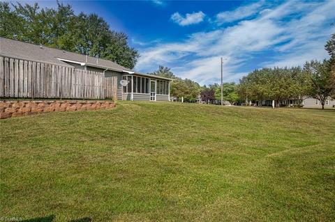3031 Windchase Ct, High Point, NC 27265 photo 11