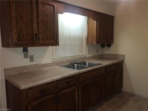 907 Denny St, High Point, NC 27262 photo 5