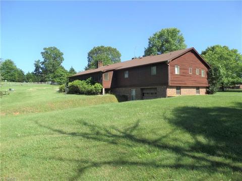 134 Jays Meadow Ln, Purlear, NC 28665 photo 4