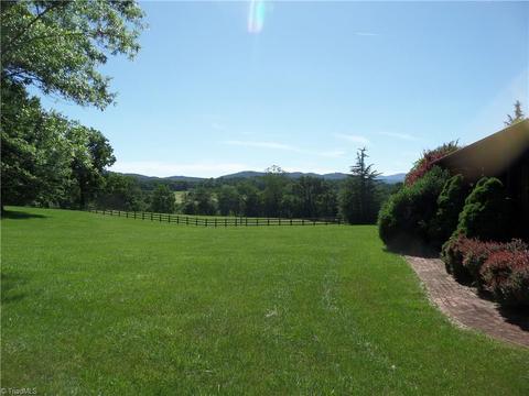 134 Jays Meadow Ln, Purlear, NC 28665 photo 3