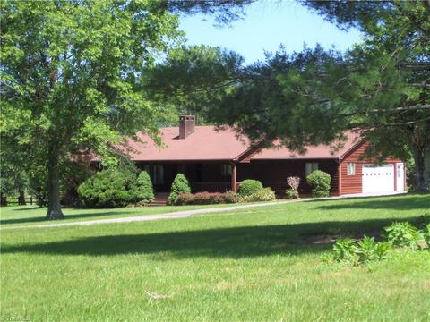 134 Jays Meadow Ln, Purlear, NC 28665 photo 1