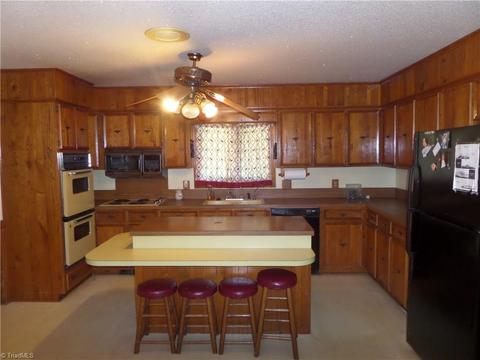 134 Jays Meadow Ln, Purlear, NC 28665 photo 10