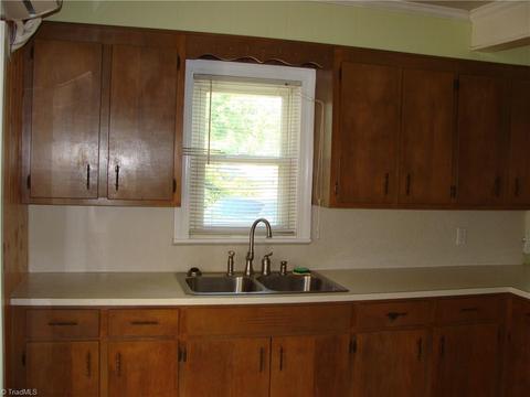 111 Honey Tree Ln, Traphill, NC 28685 photo 25