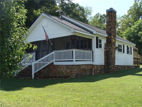 111 Honey Tree Ln, Traphill, NC 28685 photo 2