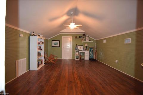 604 W Main St, Pilot Mountain, NC 27041 photo 15