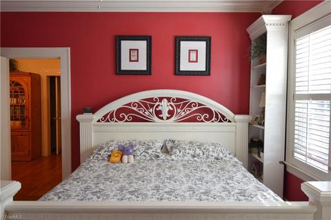 604 W Main St, Pilot Mountain, NC 27041 photo 13