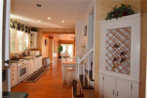 604 W Main St, Pilot Mountain, NC 27041 photo 7