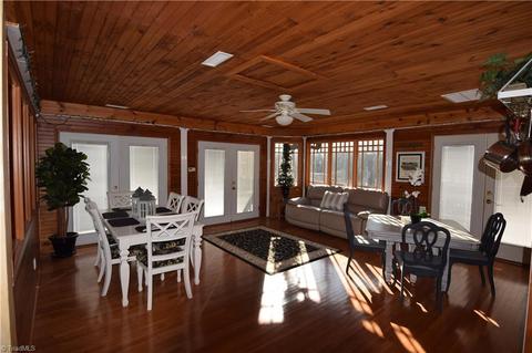 604 W Main St, Pilot Mountain, NC 27041 photo 12