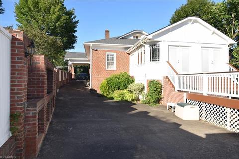 604 W Main St, Pilot Mountain, NC 27041 photo 4