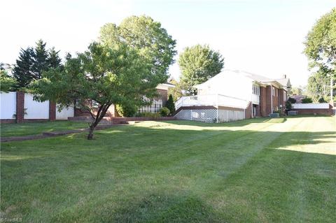 604 W Main St, Pilot Mountain, NC 27041 photo 5