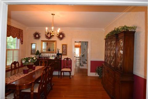 604 W Main St, Pilot Mountain, NC 27041 photo 9
