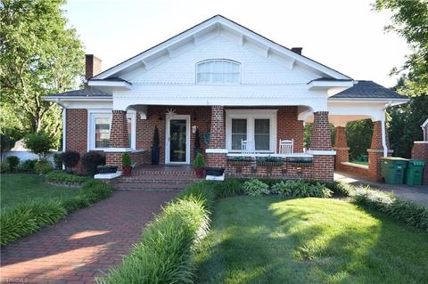 604 W Main St, Pilot Mountain, NC 27041 photo 1