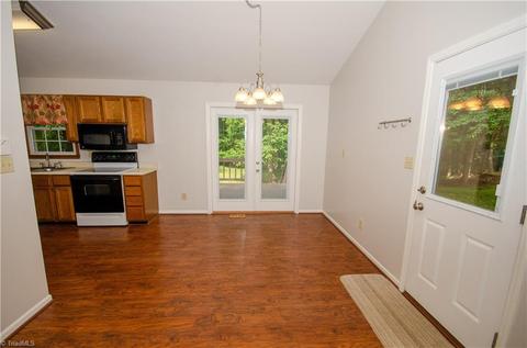 607 John St, Eden, NC 27288 photo 8