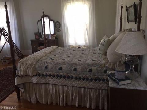 403 W Main St, Pilot Mountain, NC 27041 photo 7