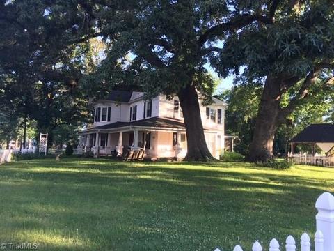 403 W Main St, Pilot Mountain, NC 27041 photo 3