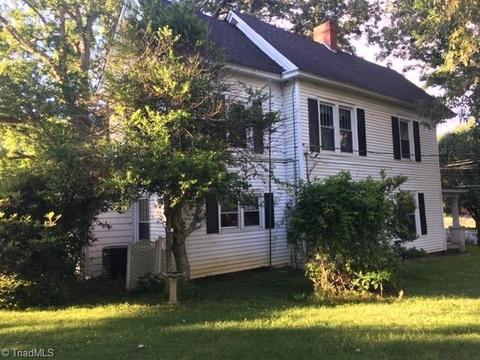 403 W Main St, Pilot Mountain, NC 27041 photo 6
