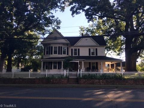 403 W Main St, Pilot Mountain, NC 27041 photo 1
