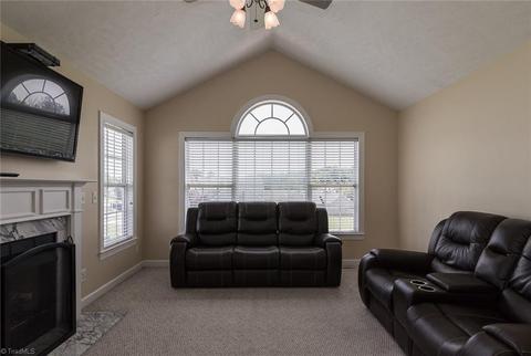102 Delta Ct, Archdale, NC 27263 photo 7