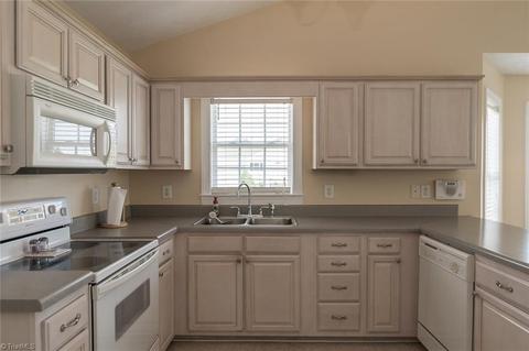 102 Delta Ct, Archdale, NC 27263 photo 8