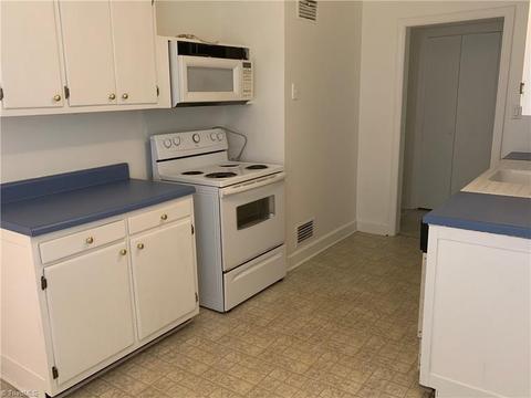 404 Rockspring Rd, High Point, NC 27262 photo 6
